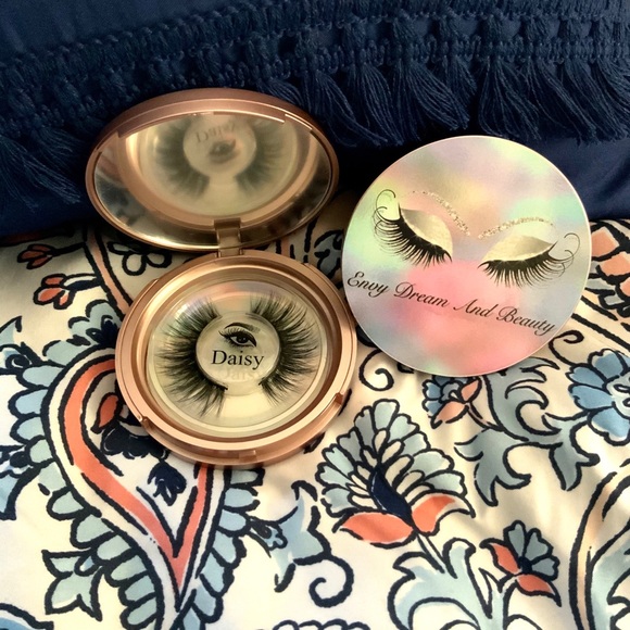 Makeup - Picture 10 of 10